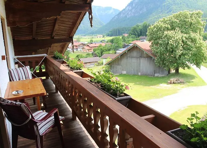 Am Hof In *